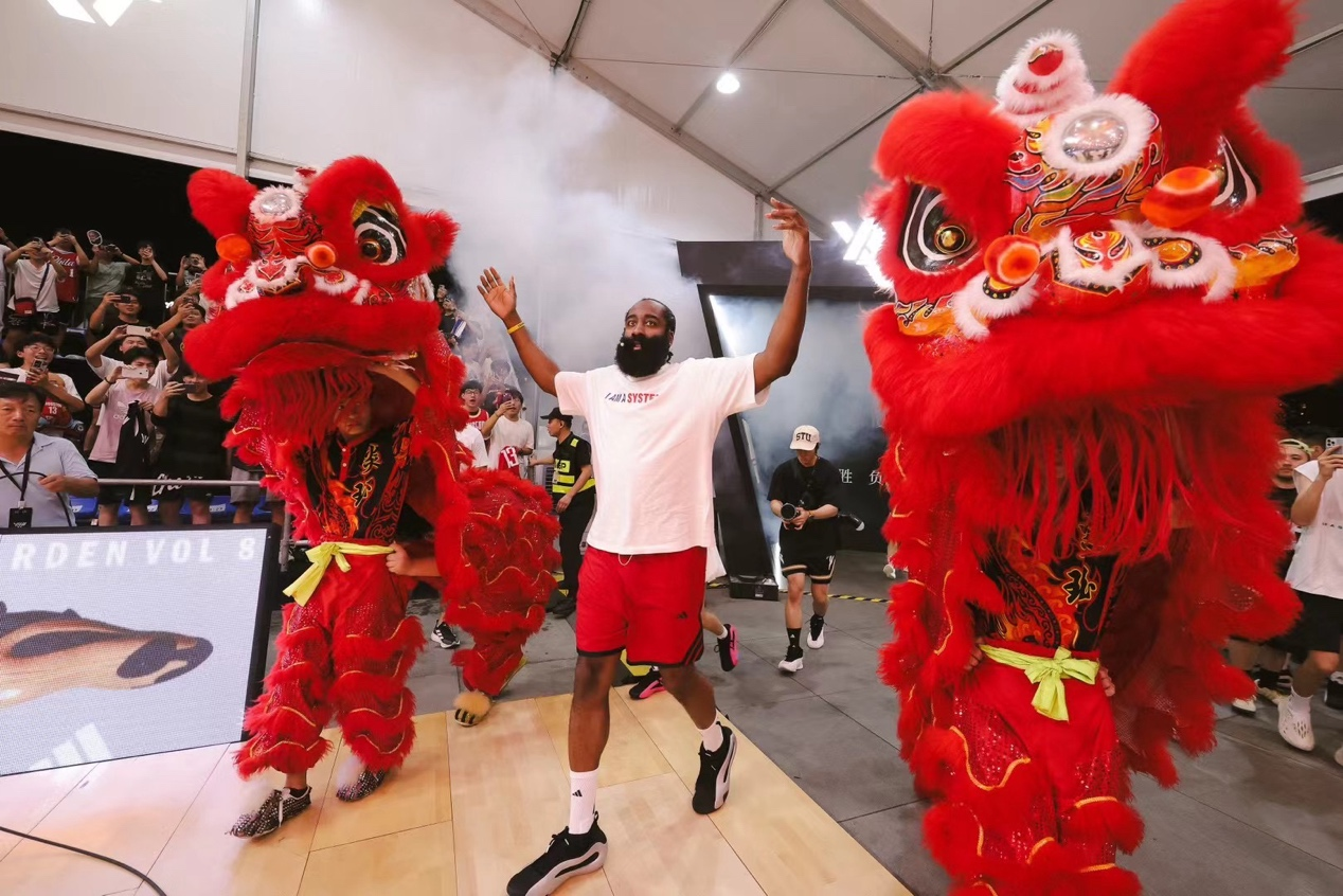 名鞋款的诞, 清远