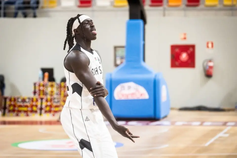 会的南苏丹, 现年, 洛杉矶快船