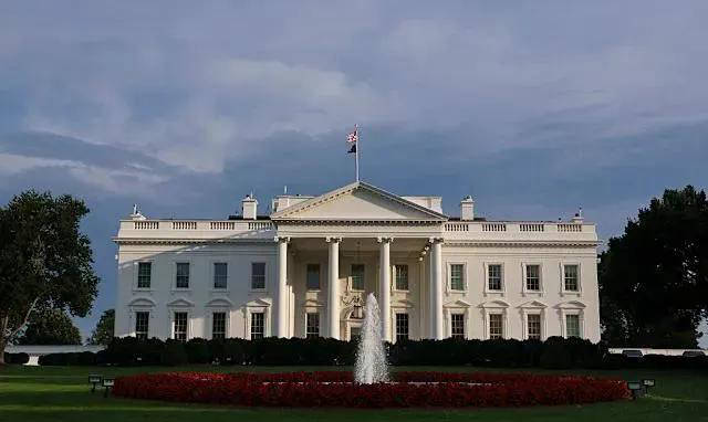 周一他与特, 亿美元的七