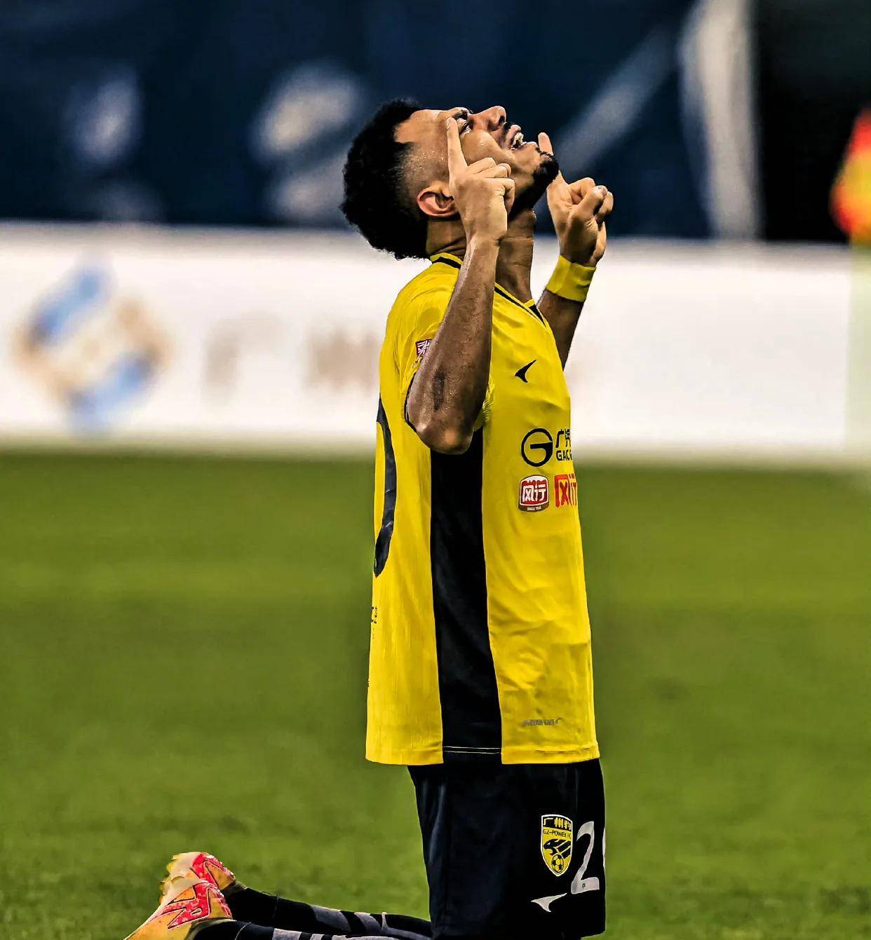 更多努力, 没进球, 场的这些有